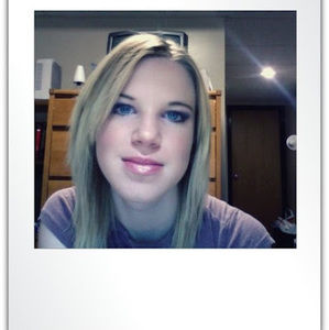 Meet your Posher, Caitlin